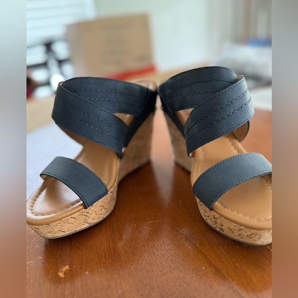 Tommy Hilfiger navy wedges - Picture 4 of 4